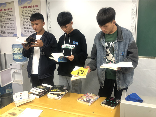 1635131069666407.jpg 校内读物清查下2.JPG