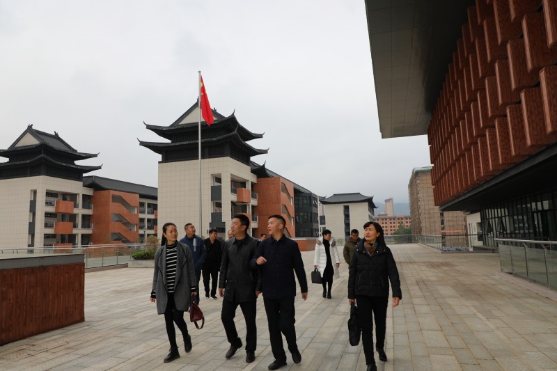 1636937322810867.jpg 5D1A4428.JPG