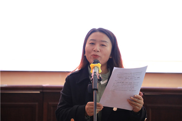 1639445823293987.jpg 002主持人讲述本期道德讲堂内容.JPG