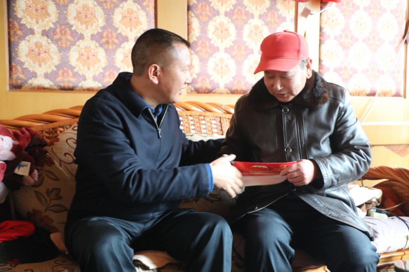 1642467595469134.jpg 看望慰问张永琦.JPG