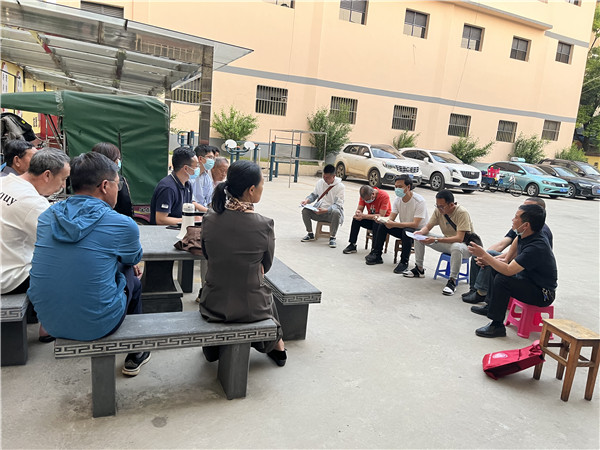 1660804603784444.jpg 图片8:小区业主开会商量成立业主委员会.jpg