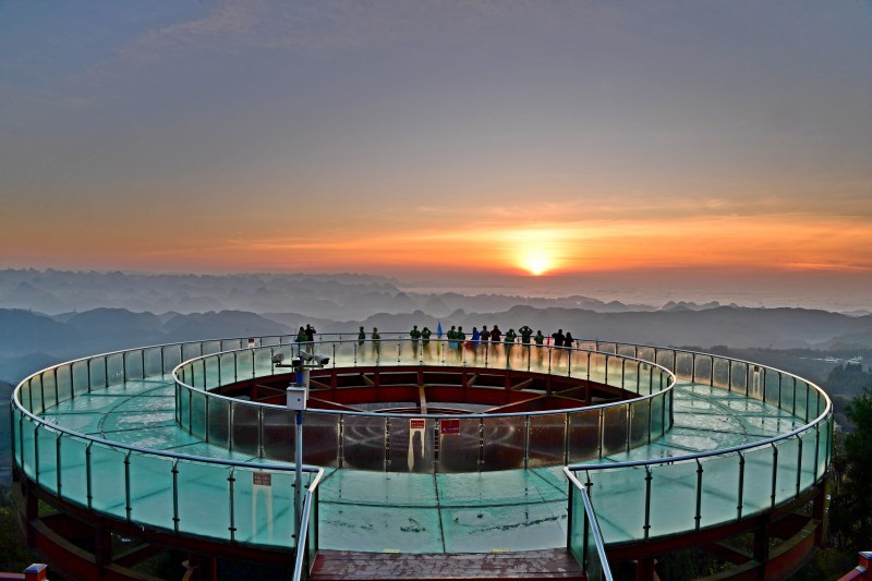 1668388041397394.jpg 观日出毛虹摄.jpg