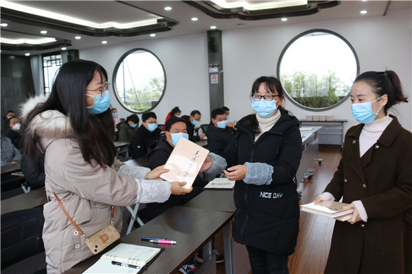 1671412671556086.jpg 12月15日,罗平县审计局以“廉洁自律 做忠诚干净担当的审计人”为主题开展道德讲堂活动(6).JPG