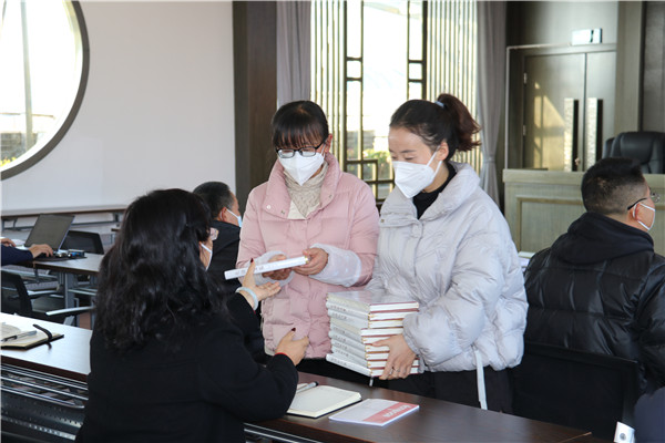 1673333204113381.jpg 2023年1月9日,罗平县审计局以“传承家教家风 弘扬传统美德”为主题开展道德讲堂活动(5).JPG