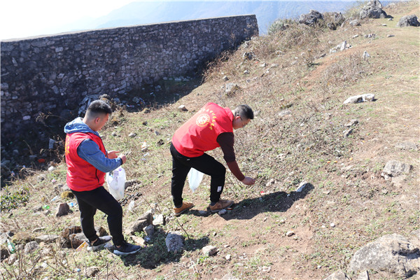 1675221976863444.jpg 1月31日,罗平县审计局以“我们的节日·元宵节”为主题,到罗平县白腊山开展了“保护环境”净山志愿服务活动。(2).JPG