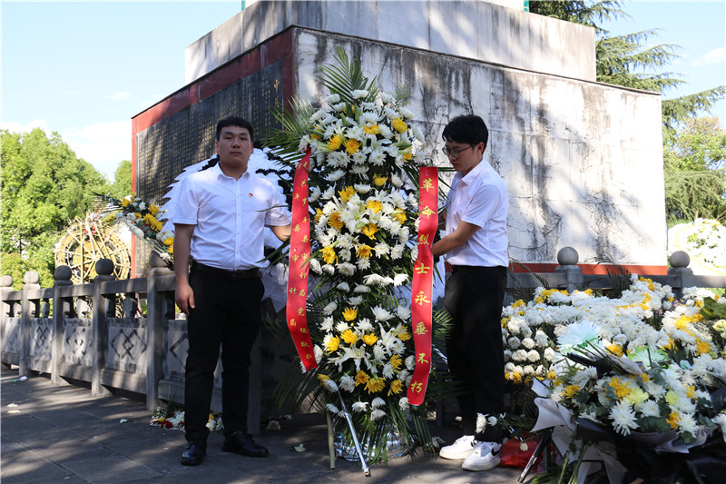 1680744717522652.jpg 罗平县审计局开展“我们的节日·精神的家园”清明节主题活动(3).JPG