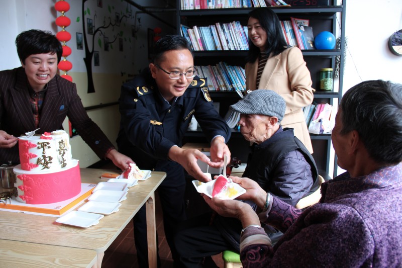 1698194081721954.jpg 康寿福慰问 (4).jpg