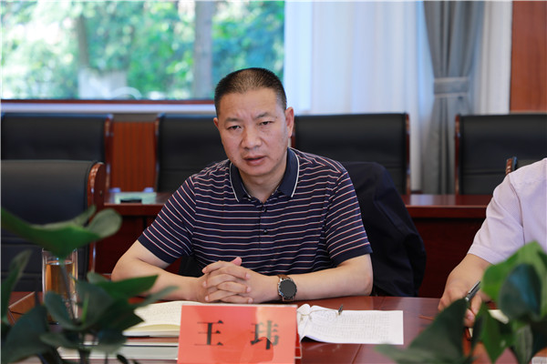 王玮到县开投集团调研指导工作