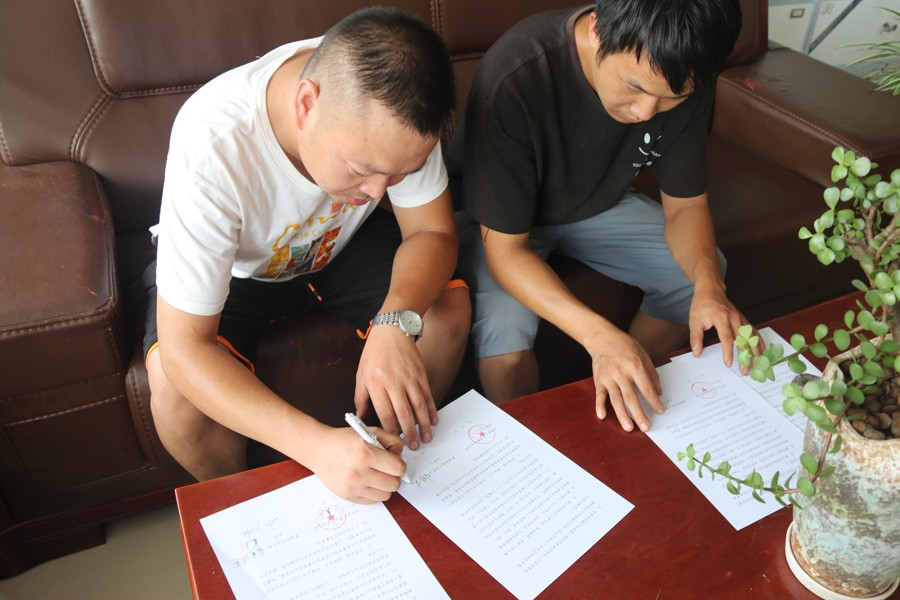 1690335857420074.jpg 板桥所组织签订物流寄递业责任书.jpg