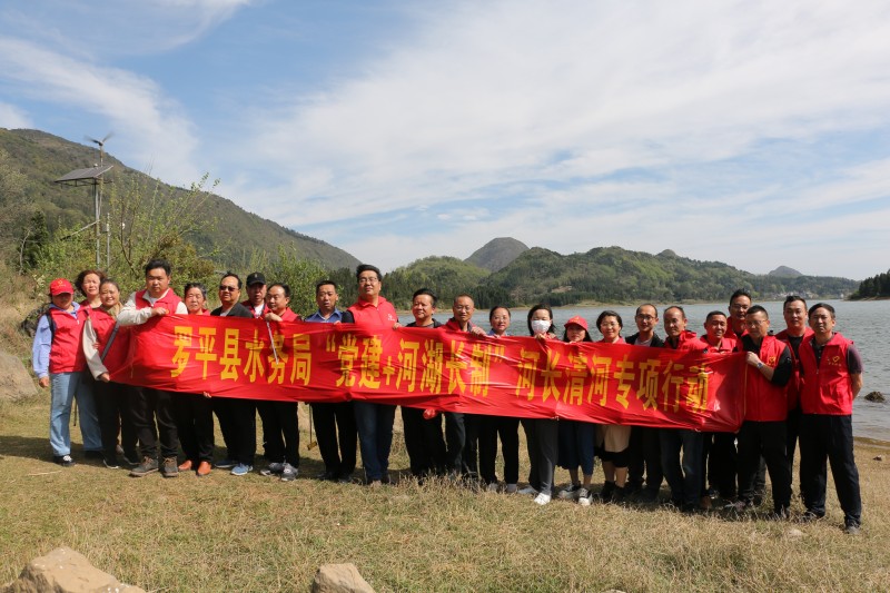 1698799587566034.jpg 开展“党建+河长制”清河行动.JPG