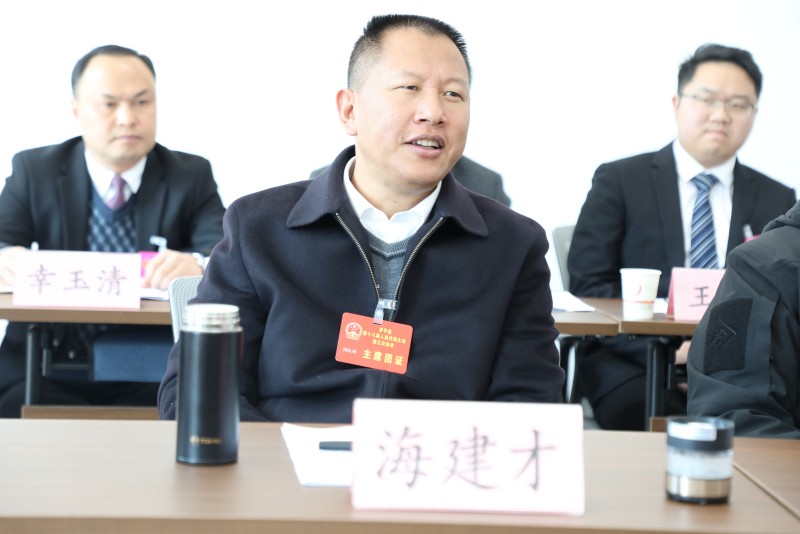 1706679479571559.jpg 县委书记海建才参加讨论 (2).JPG