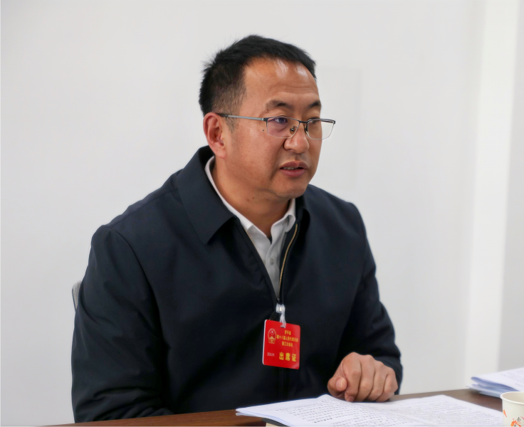 1706679522603010.png 县人大常委会主任沈宏波参加讨论 (1).png