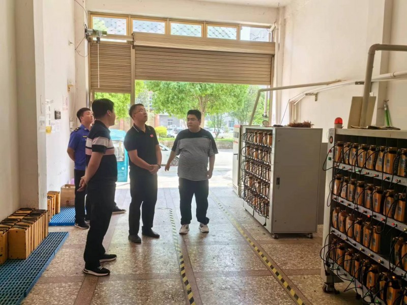 1713140800210044.jpg 检查松果.jpg