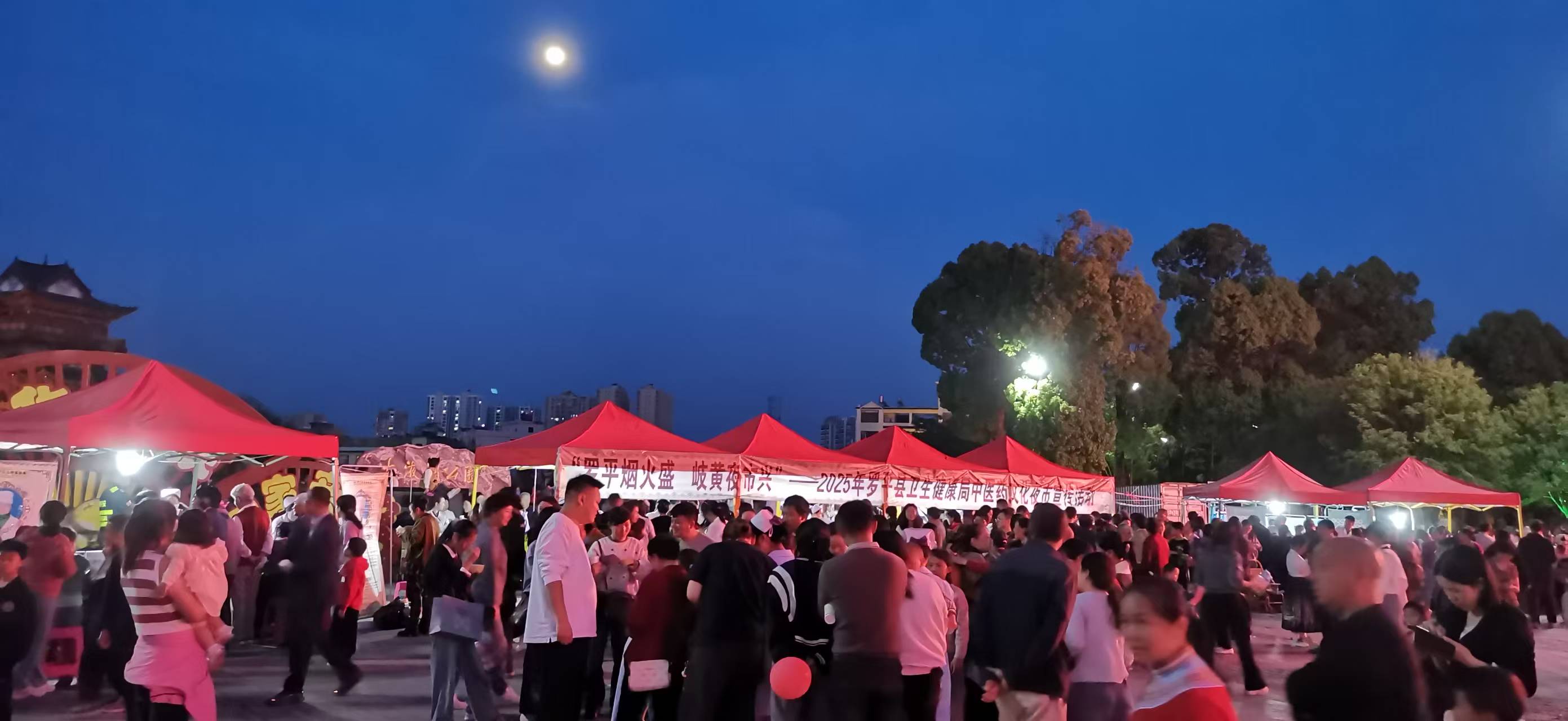 1744682596237615.jpg 108bbe41cf5e5736757a49ce4a4cd95.jpg