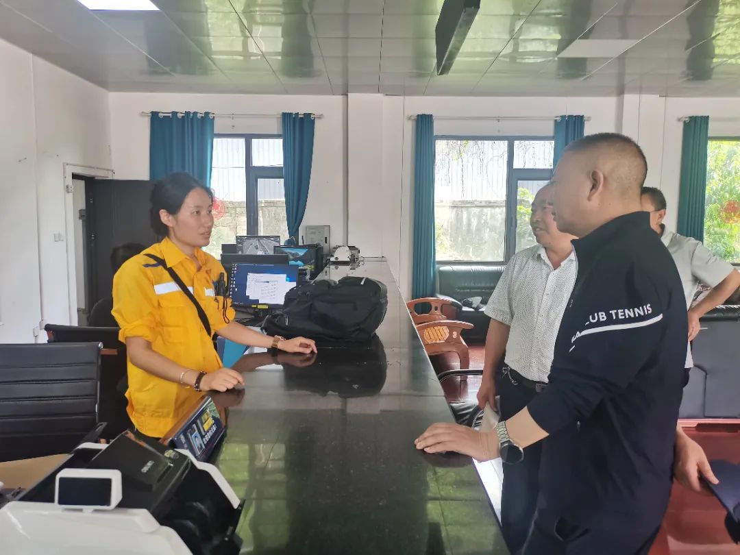 1747899665742336.jpg 77d7af36-05dd-4fcc-8cc4-43329b046e81.jpg